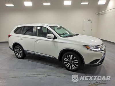 Czwarte zdjęcie samochodu z boku: 2019 MITSUBISHI OUTLANDER SE VIN:JA4AZ3A37KZ003667 - miniatura