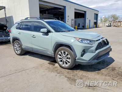 Czwarte zdjęcie samochodu z boku: 2021 TOYOTA RAV4 XLE PREMIUM VIN:JTMA1RFV5MD076837 - miniatura