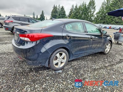 Trzecie zdjęcie samochodu z tyłu: 2013 HYUNDAI ELANTRA GLS VIN:KMHDH4AE1DU954584 - miniatura