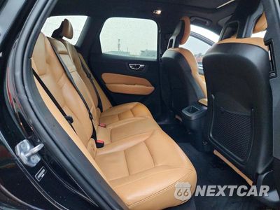Zdjęcie 10 z 12 samochodu: 2018 VOLVO XC60 T6 VIN:LYVA22RK3JB110656 - miniatura