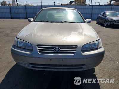 Piąte zdjęcie samochodu w środku: 1998 TOYOTA CAMRY LE VIN:JT2BG22K6W0151456 - miniatura
