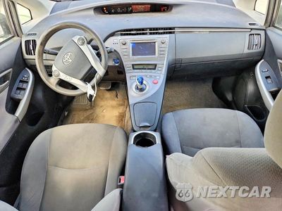 Zdjęcie 8 z 12 samochodu: 2014 TOYOTA PRIUS THREE VIN:JTDKN3DU3E1747019 - miniatura
