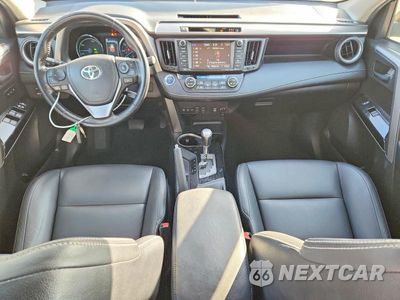 Zdjęcie 8 z 12 samochodu: 2018 TOYOTA RAV4 HV LIMITED VIN:JTMDJREV4JD164014 - miniatura