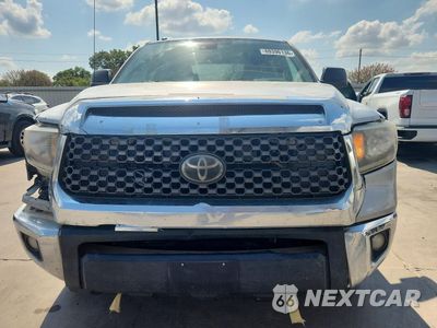 Piąte zdjęcie samochodu w środku: 2018 TOYOTA TUNDRA CREWMAX SR5 VIN:5TFDM5F12JX075827 - miniatura