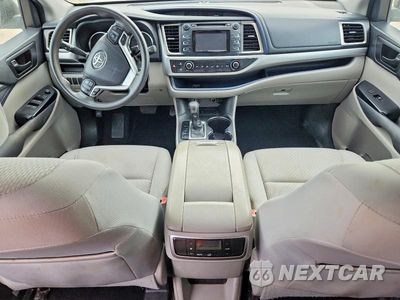 Zdjęcie 8 z 13 samochodu: 2016 TOYOTA HIGHLANDER LE VIN:5TDZKRFH5GS166587 - miniatura