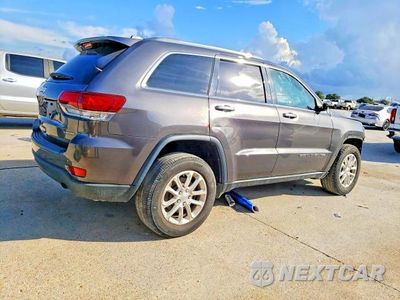 Trzecie zdjęcie samochodu z tyłu: 2021 JEEP GRAND CHEROKEE LAREDO VIN:1C4RJFAG3MC777649 - miniatura