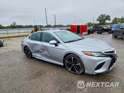 Czwarte zdjęcie samochodu z boku: 2019 TOYOTA CAMRY XSE VIN:4T1B61HK1KU799894 - miniatura