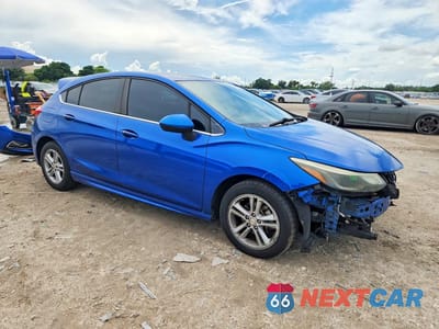 Czwarte zdjęcie samochodu z boku: 2017 CHEVROLET CRUZE LT VIN:3G1BE6SM2HS513020 - miniatura