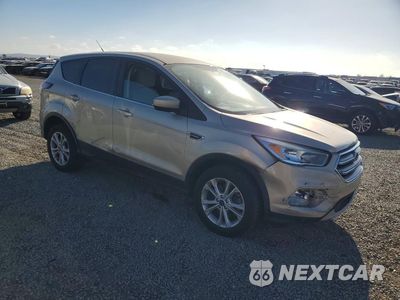 Czwarte zdjęcie samochodu z boku: 2017 FORD ESCAPE SE VIN:1FMCU9GD2HUF05469 - miniatura