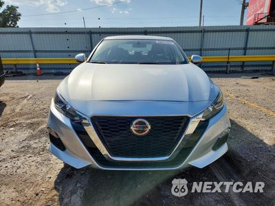Piąte zdjęcie samochodu w środku: 2019 NISSAN ALTIMA S VIN:1N4BL4BV7KC127027 - miniatura