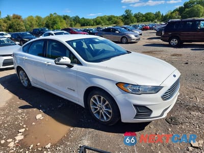 Czwarte zdjęcie samochodu z boku: 2019 FORD FUSION SE VIN:3FA6P0LU0KR188726 - miniatura