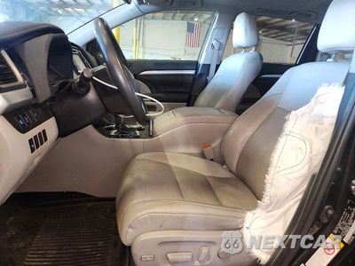 Zdjęcie 7 z 13 samochodu: 2019 TOYOTA HIGHLANDER XLE VIN:5TDKZRFH3KS572857 - miniatura