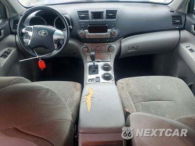Zdjęcie 8 z 13 samochodu: 2012 TOYOTA HIGHLANDER BASE VIN:5TDBK3EH8CS119550 - miniatura
