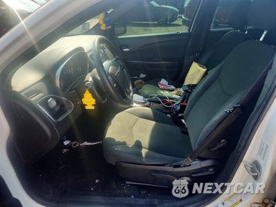 Zdjęcie 7 z 12 samochodu: 2012 CHRYSLER 200 LX VIN:1C3CCBAB9CN130483 - miniatura