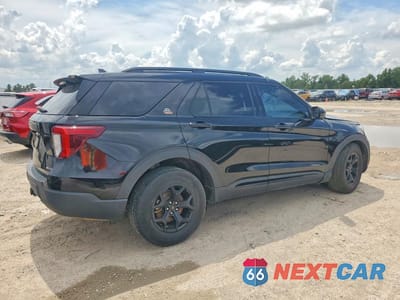 Trzecie zdjęcie samochodu z tyłu: 2022 FORD EXPLORER TIMBERLINE VIN:1FMSK8JH6NGC39696 - miniatura