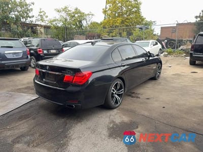 Czwarte zdjęcie samochodu z boku: 2011 BMW 750LI XDRI VIN:WBAKC8C58BC432422 - miniatura
