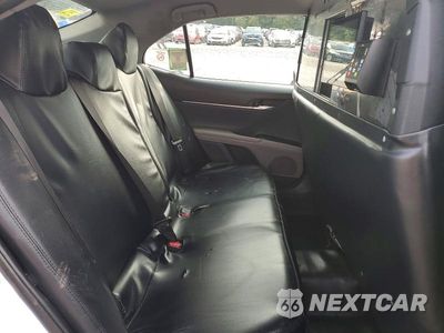 Zdjęcie 10 z 13 samochodu: 2018 TOYOTA CAMRY LE VIN:4T1B31HK1JU502677 - miniatura