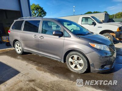 Czwarte zdjęcie samochodu z boku: 2013 TOYOTA SIENNA LE VIN:5TDKK3DC8DS358233 - miniatura