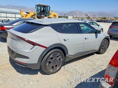Trzecie zdjęcie samochodu z tyłu: 2026 KIA EV6 LIGHT LONG RANGE VIN:5XYC34JA4TG017790 - miniatura
