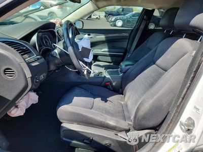 Zdjęcie 7 z 12 samochodu: 2019 CHRYSLER 300 TOURING VIN:2C3CCAAG0KH667143 - miniatura