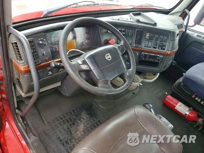 Zdjęcie 7 z 11 samochodu: 2011 VOLVO VNL SEMI TRUCK VIN:4V4NC9EJ8BN531265 - miniatura