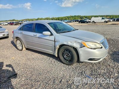 Czwarte zdjęcie samochodu z boku: 2012 CHRYSLER 200 LX VIN:1C3CCBAB9CN208471 - miniatura