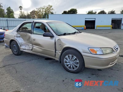 Czwarte zdjęcie samochodu z boku: 2001 TOYOTA CAMRY LE VIN:JT2BG22K010570508 - miniatura
