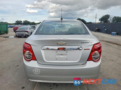 Zdjęcie 6 z 12 samochodu: 2015 CHEVROLET SONIC LT VIN:1G1JC5SB6F4206098 - miniatura
