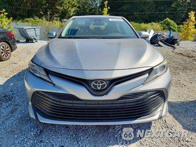 Piąte zdjęcie samochodu w środku: 2019 TOYOTA CAMRY LE VIN:4T1B11HK0KU756680 - miniatura