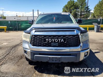 Piąte zdjęcie samochodu w środku: 2017 TOYOTA TUNDRA SR5 VIN:5TFDW5F1XHX671806 - miniatura