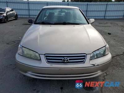 Piąte zdjęcie samochodu w środku: 2001 TOYOTA CAMRY LE VIN:JT2BG22K010570508 - miniatura