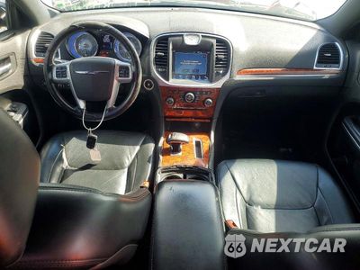 Zdjęcie 8 z 12 samochodu: 2014 CHRYSLER 300 VIN:2C3CCAAG3EH354673 - miniatura