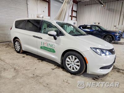 Czwarte zdjęcie samochodu z boku: 2019 CHRYSLER PACIFICA L VIN:2C4RC1AG8KR666340 - miniatura