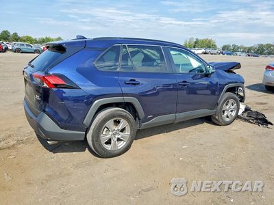 Trzecie zdjęcie samochodu z tyłu: 2024 TOYOTA RAV4 HYBRID XLE VIN:2T3RWRFV4RW203365 - miniatura