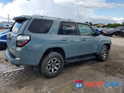 Trzecie zdjęcie samochodu z tyłu: 2022 TOYOTA 4RUNNER TRD OFF-ROAD PREMIUM VIN:JTERU5JR2N6007568 - miniatura