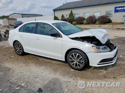 Czwarte zdjęcie samochodu z boku: 2016 VOLKSWAGEN JETTA SE VIN:3VWD67AJ4GM358321 - miniatura