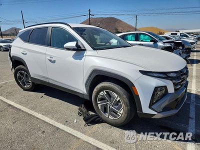 Czwarte zdjęcie samochodu z boku: 2025 HYUNDAI TUCSON BLUE VIN:KM8JBDD17SU275350 - miniatura