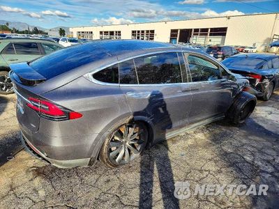 Trzecie zdjęcie samochodu z tyłu: 2016 TESLA MODEL X VIN:5YJXCBE29GF027883 - miniatura