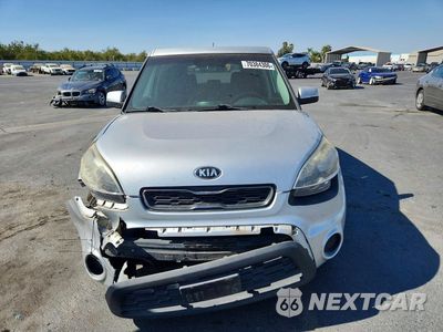 Piąte zdjęcie samochodu w środku: 2013 KIA SOUL + VIN:KNDJT2A61D7757965 - miniatura