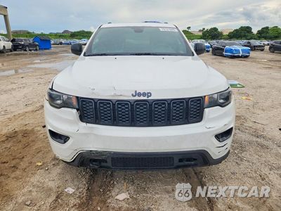Piąte zdjęcie samochodu w środku: 2019 JEEP GRAND CHEROKEE LAREDO VIN:1C4RJEAG4KC572770 - miniatura