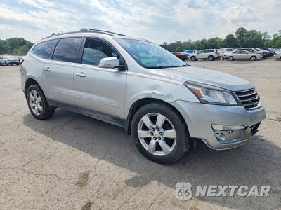 Czwarte zdjęcie samochodu z boku: 2017 CHEVROLET TRAVERSE LT VIN:1GNKRGKD4HJ348937 - miniatura