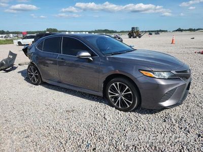 Czwarte zdjęcie samochodu z boku: 2018 TOYOTA CAMRY SE VIN:4T1B11HK8JU673125 - miniatura