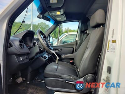 Zdjęcie 7 z 13 samochodu: 2019 MERCEDES-BENZ SPRINTER 2500/3500 VIN:WD3PF0CD2KP050625 - miniatura