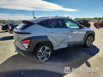 Trzecie zdjęcie samochodu z tyłu: 2026 HYUNDAI KONA SEL PREMIUM VIN:KM8HDCA31TU345970 - miniatura
