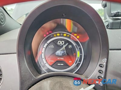 Zdjęcie 9 z 12 samochodu: 2014 FIAT 500 ELECTRIC VIN:3C3CFFGE6ET225425 - miniatura