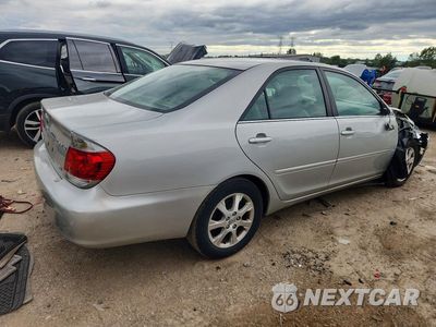 Trzecie zdjęcie samochodu z tyłu: 2005 TOYOTA CAMRY XLE V6 VIN:4T1BF30K15U096050 - miniatura