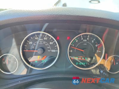 Zdjęcie 9 z 13 samochodu: 2011 JEEP WRANGLER UNLIMITED SAHARA VIN:1J4BA5H19BL563480 - miniatura
