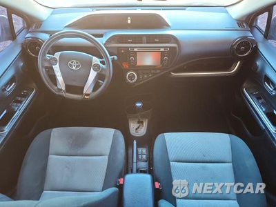 Zdjęcie 8 z 12 samochodu: 2015 TOYOTA PRIUS C TWO VIN:JTDKDTB37F1584518 - miniatura