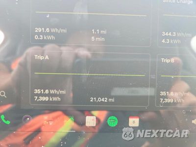 Zdjęcie 9 z 12 samochodu: 2022 TESLA MODEL Y VIN:7SAYGDEE7NA010804 - miniatura