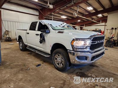 Czwarte zdjęcie samochodu z boku: 2024 RAM 2500 TRADESMAN VIN:3C6UR5CJ3RG235422 - miniatura